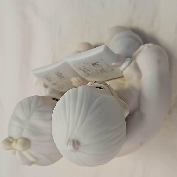 Precious Moments Memories of Our Wedding figurine - Picture 6 of 7